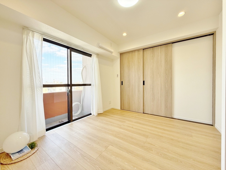 寝室 ベッドも十分に設置するスペースがあります。