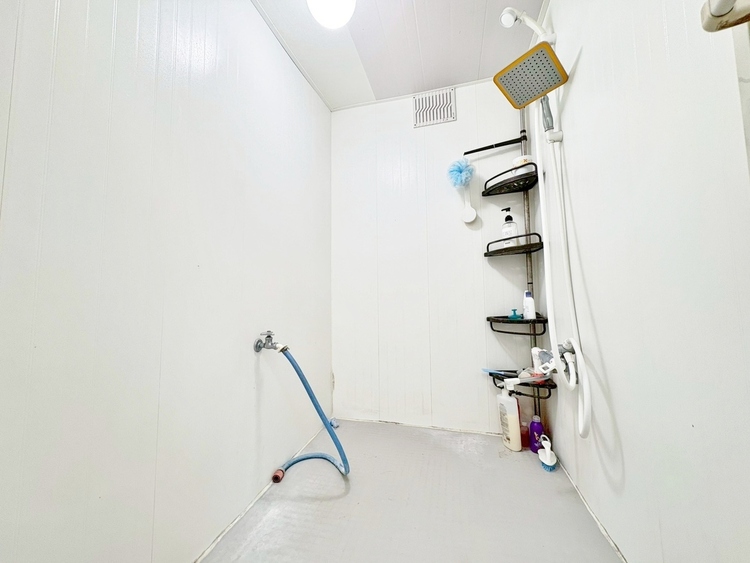 風呂 一日の疲れを癒すバスルームは、心地よいリラックスを叶える清潔感溢れる空間です。