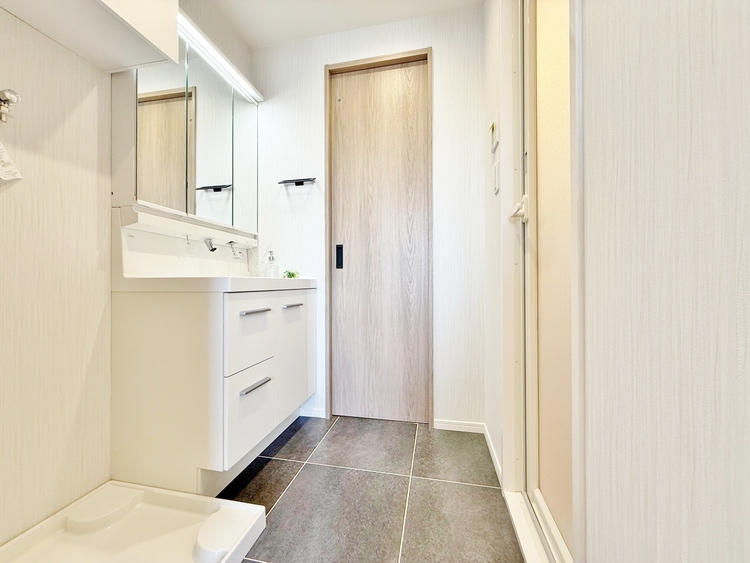 洗面 清潔感と心地よさを重視した、上質感漂うパウダールーム。