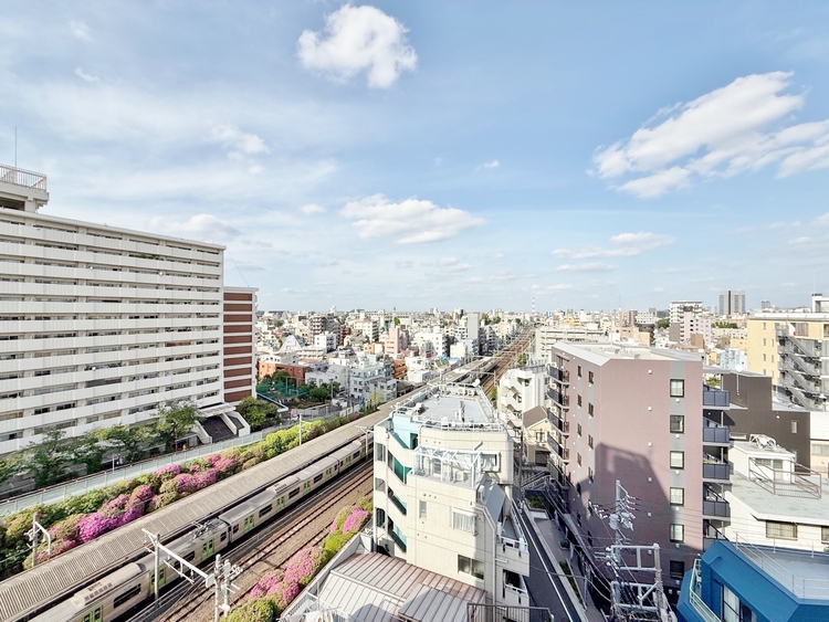 バルコニー 頬をなでる、優しい風を感じることが出来ます。