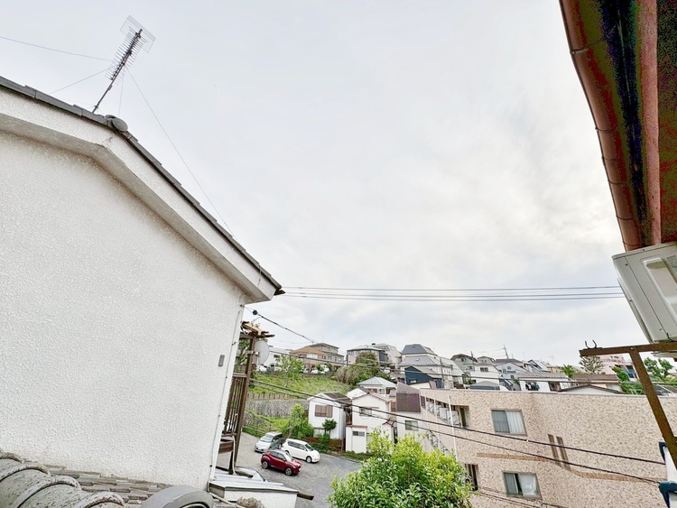 バルコニー 窓を開けると広がる青空。心をリフレッシュして日々を過ごしていきましょう。