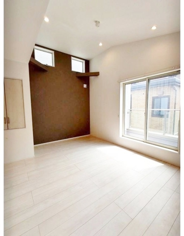 居間 居心地の良い空気感は、暮らしのステージを彩り、心からのやすらぎと満足感を与えてくれます。