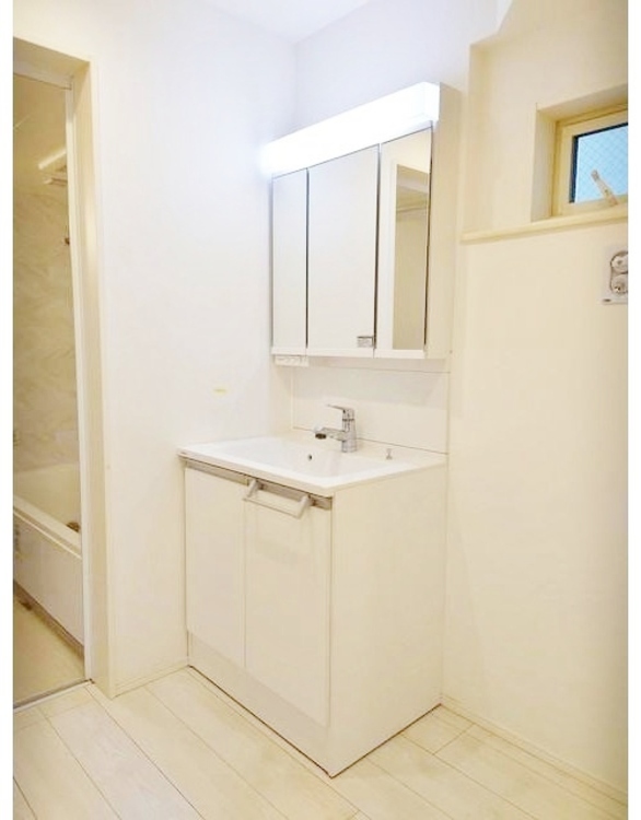 洗面 何かと物が増える場所だからこそ、スッキリと見映えの良い空間に。