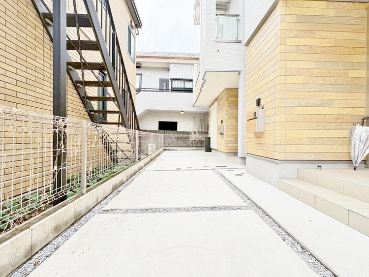 駐車場 本物件の駐車スペースです。車種制限のある場合もございますので、お気軽にお問い合わせくださいませ。