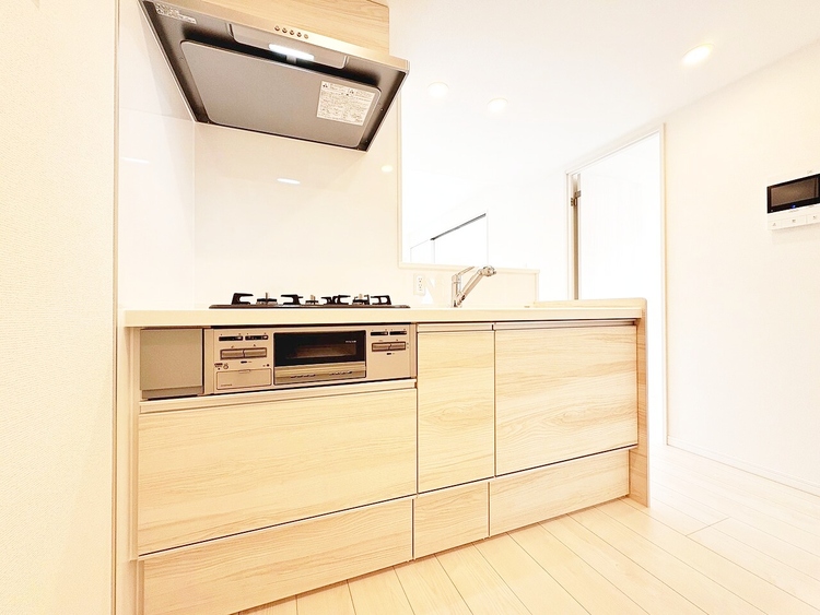 キッチン スマートな意匠と充実の機能を備えたキッチンが、暮らしにおいしい彩りを添えます。