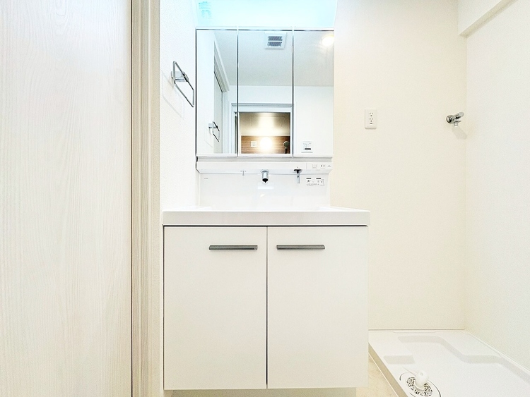 洗面 何かと物が増える場所だからこそ、スッキリと見映えの良い空間に。