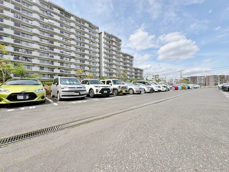 駐車場 本物件の駐車スペースです。車種制限のある場合もございますので、お気軽にお問い合わせくださいませ。