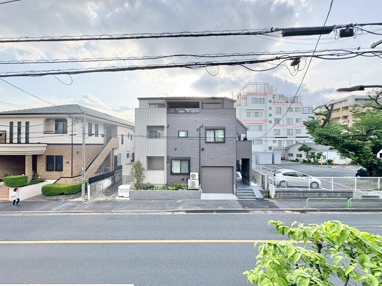 バルコニー 頬をなでる、優しい風を感じることが出来ます。