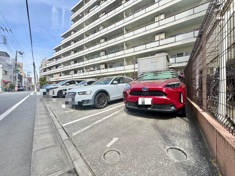 駐車場 本物件の駐車スペースです。車種制限のある場合もございますので、お気軽にお問い合わせくださいませ。