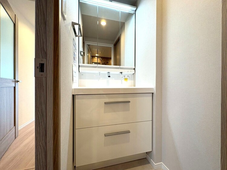 洗面 何かと物が増える場所だからこそ、スッキリと見映えの良い空間に。