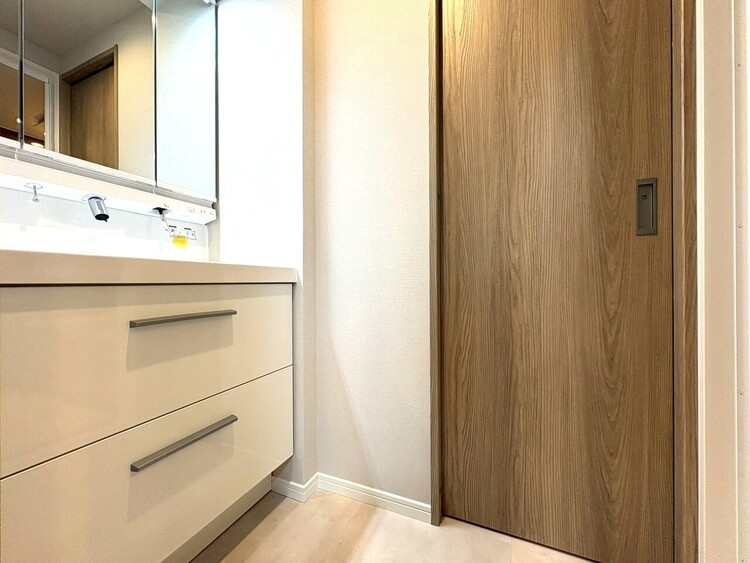 洗面 清潔感と心地よさを重視した、上質感漂うパウダールーム。