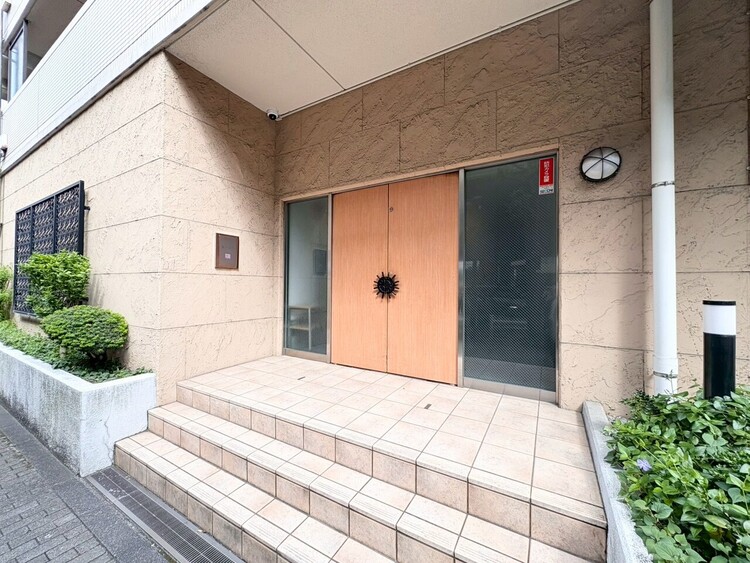 その他 上質感漂う玄関アプローチです。