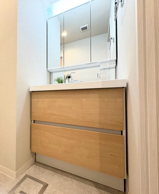 その他 清潔感を感じられる洗面化粧台。