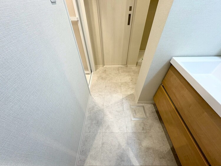 その他 十分な広さの脱衣所。