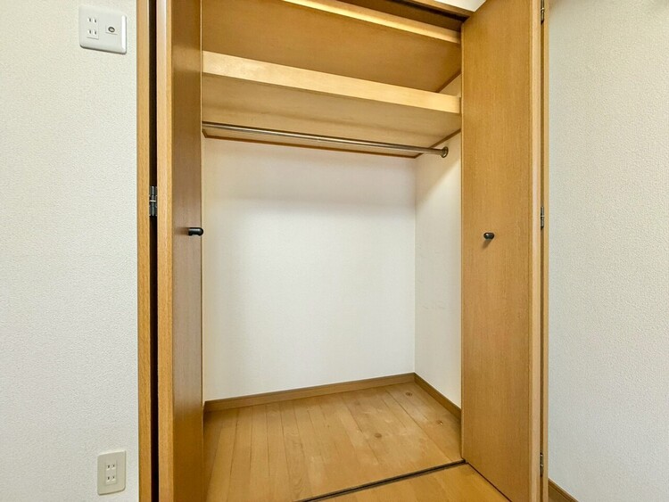 その他 収納スペースが付いていて、お部屋を広く使っていただけます。