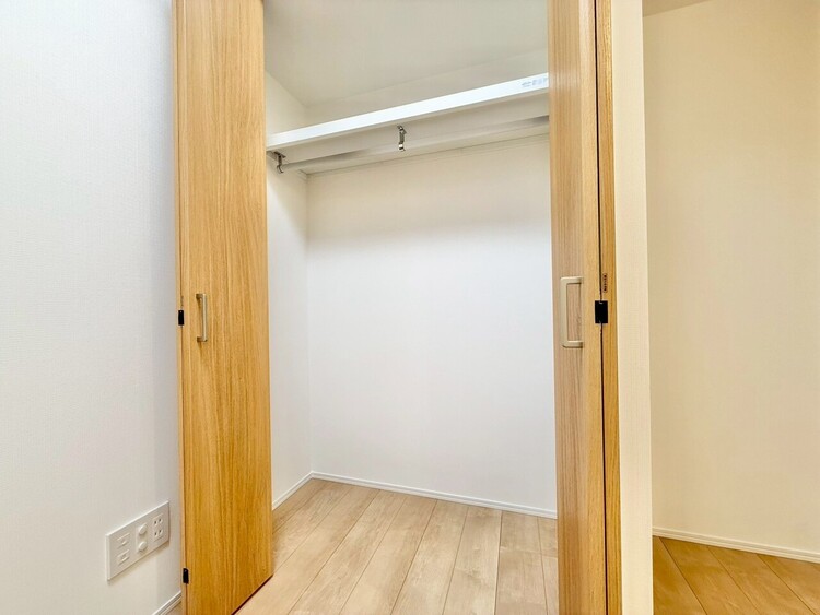 その他 収納スペースが付いていて、お部屋を広く使っていただけます。