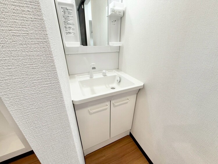 その他 清潔感を感じられる洗面化粧台。