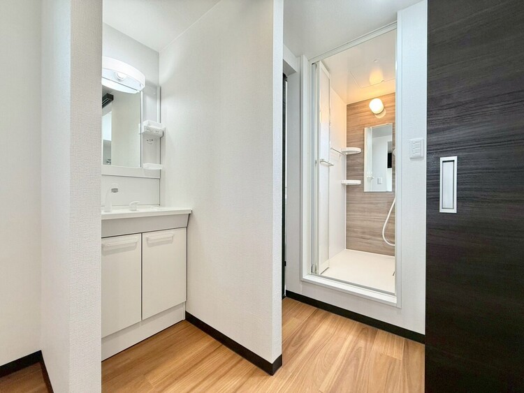 その他 十分な広さの脱衣所。