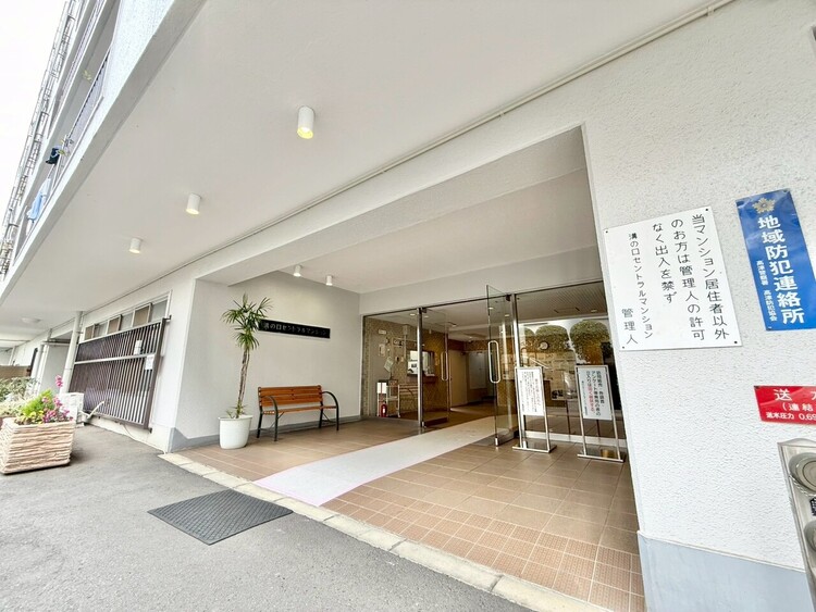 その他 上質感漂う玄関アプローチです。