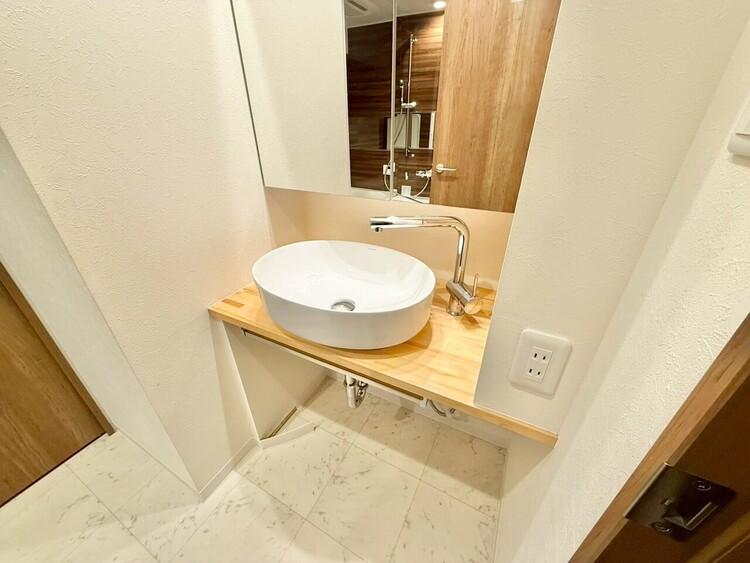 その他 清潔感を感じられる洗面化粧台。