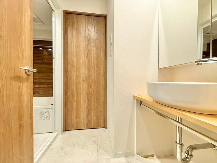 その他 十分な広さの脱衣所。