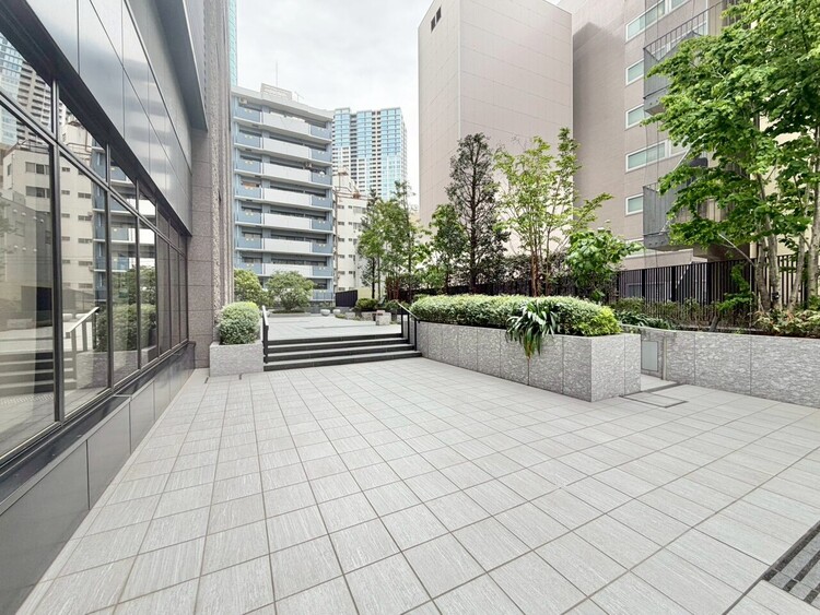 その他 マンションの敷地内には、中庭もございます。