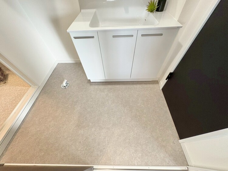 その他 十分な広さの脱衣所。