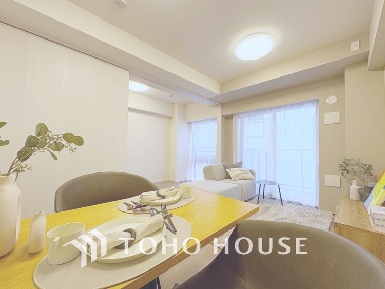 内装 【LIVING】※この画像の家具の配置には、生成AIによる加工を施しております。なお、家具や調度品は、販売価格に含まれません。