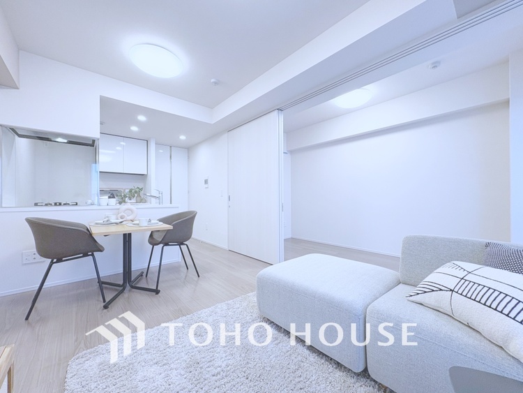 内装 【LIVING】◆眩い◆光が燦々と入り、家族の笑顔を照らす。「いつまでも続いて」と願う夢のような毎日がここにある。