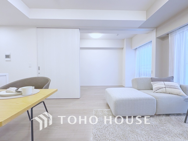 内装 【LIVING】◆陽光◆が差し込む。この開放的なLDKに家族の笑顔が集う。家族が一緒に過ごす空間は明るく、そして居心地よく。