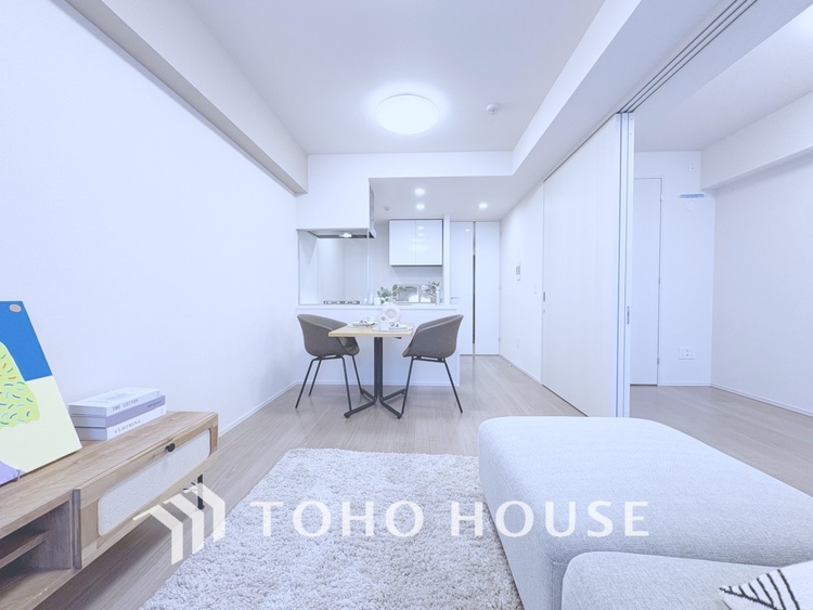 内装 【LIVING】◆扉を◆開くとこの景色。家族の”おかえり”の声が聞こえてきそう。