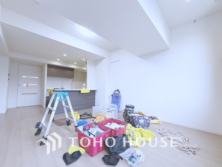 内装 【LIVING】◆眩い◆光が燦々と入り、家族の笑顔を照らす。「いつまでも続いて」と願う夢のような毎日がここにある。