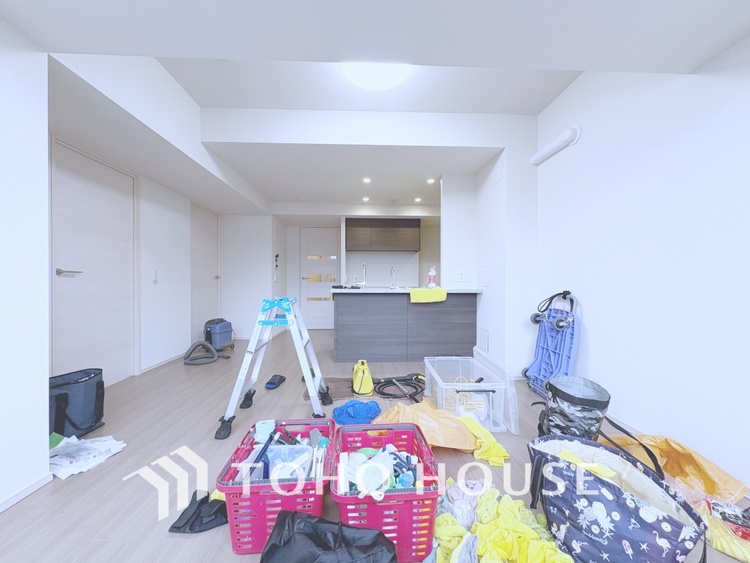 内装 【LIVING】◆陽光◆が差し込む。この開放的なLDKに家族の笑顔が集う。家族が一緒に過ごす空間は明るく、そして居心地よく。