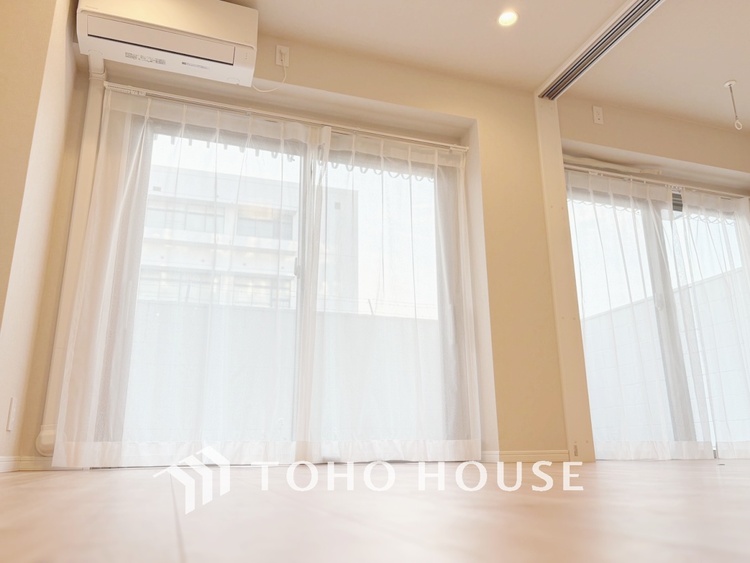 内装 【LIVING】◆眩い◆光が燦々と入り、家族の笑顔を照らす。「いつまでも続いて」と願う夢のような毎日がここにある。