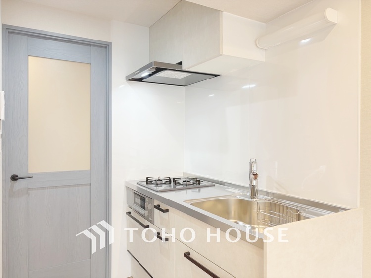 その他 【KITCHEN】◆開放的◆後片付けが楽なシステムキッチン。収納スペースの充実！