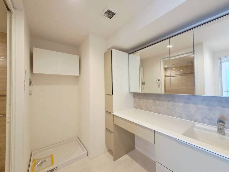 その他 十分な広さの脱衣所。