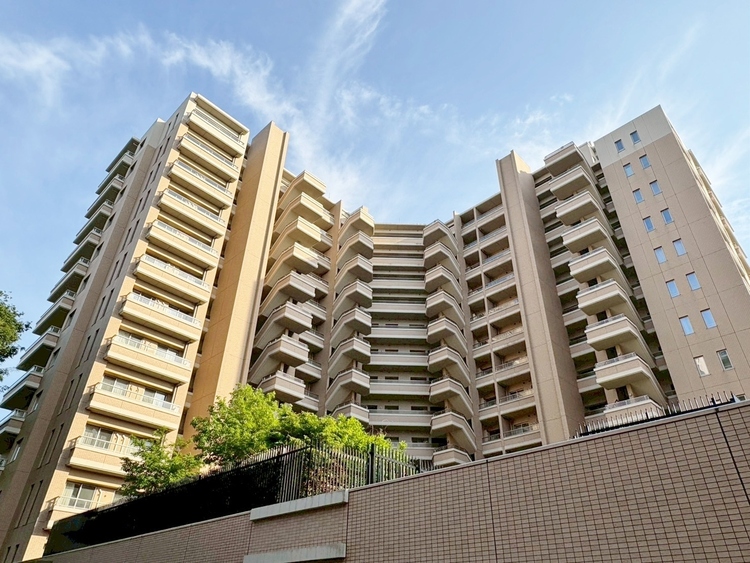 その他 飽きのこないシンプルモダンな外観です。