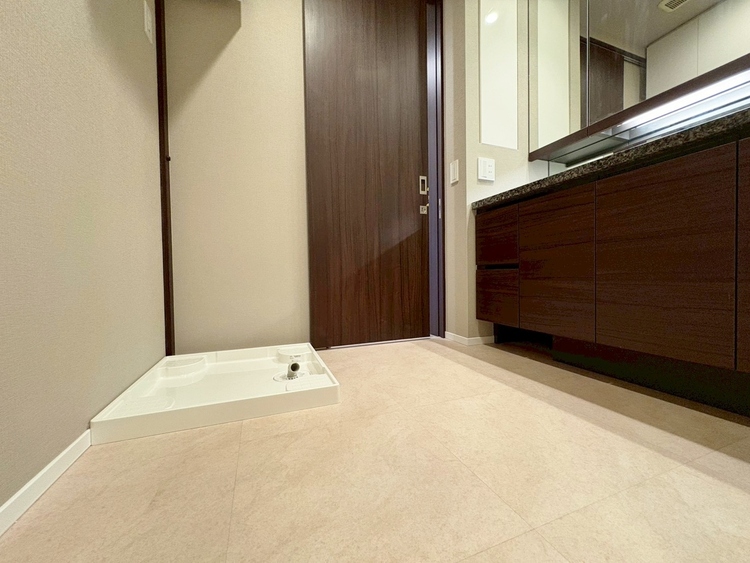 その他 十分な広さの脱衣所。