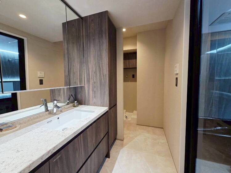 その他 十分な広さの脱衣所。