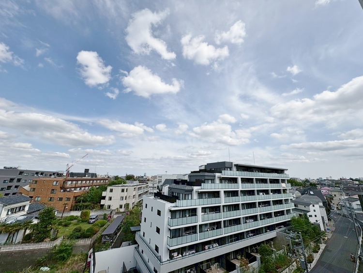 その他 眺望や窓からの景色が良いと、家で過ごす時間も快適です。