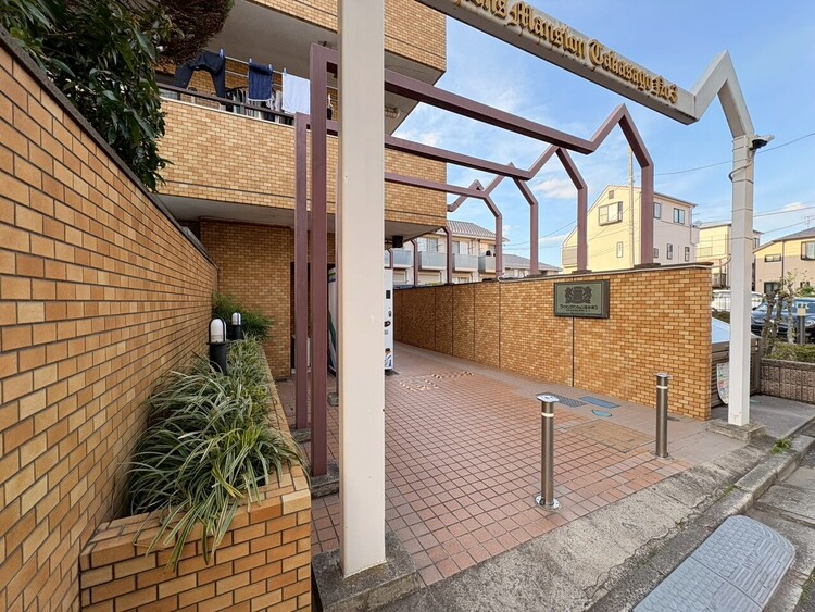 その他 上質感漂う玄関アプローチです。