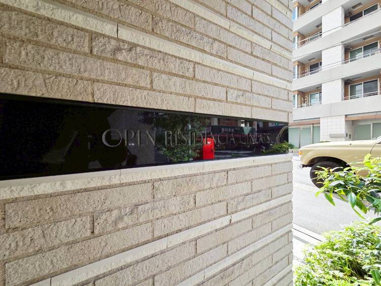 その他 スタイリッシュなエンブレム。お洒落なマンションは入り口から。