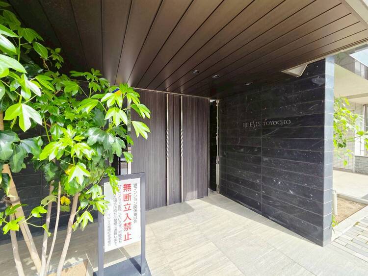 その他 上質感漂う玄関アプローチです。