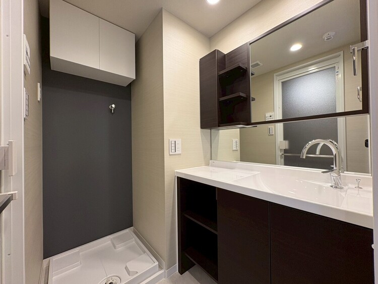 その他 十分な広さの脱衣所。