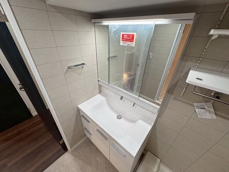 その他 清潔感を感じられる洗面化粧台。