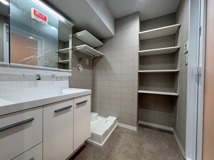 その他 十分な広さの脱衣所。