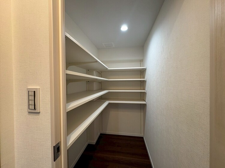 その他 家電やスーツケース、ストック品など何でも片付く嬉しい空間です。