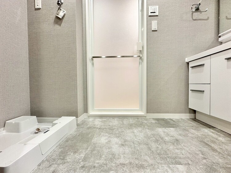 その他 十分な広さの脱衣所。