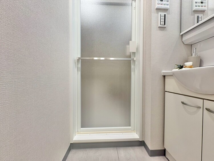 その他 十分な広さの脱衣所。