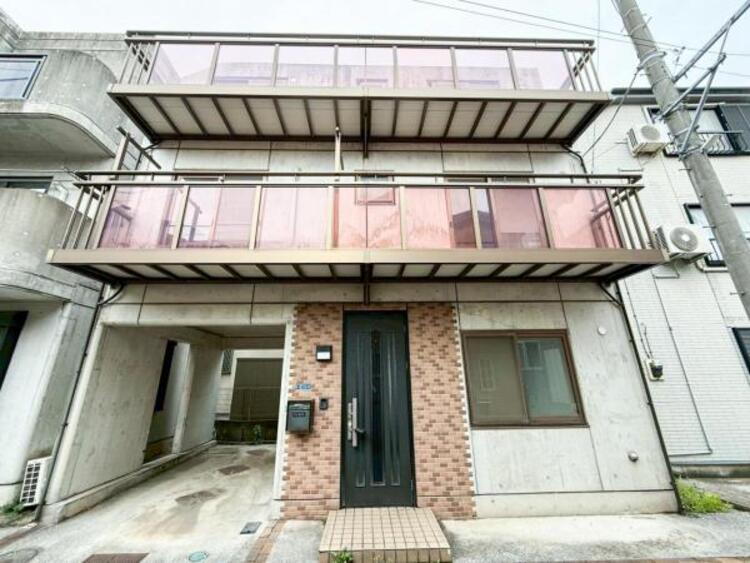 外観 家の良し悪しだけではなく周辺環境も重要なポイントとなります！ご案内時に周辺環境もご案内いたします！流行に左右されず将来にわたって価値が継続する佇まい！良好な住環境が保たれたエリアで新生活を過ごせます 